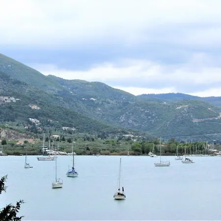 בית נופש Beach House Lefkada Yénion